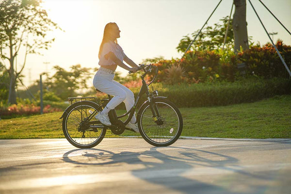 Partez en voyage en vélo électrique trekking